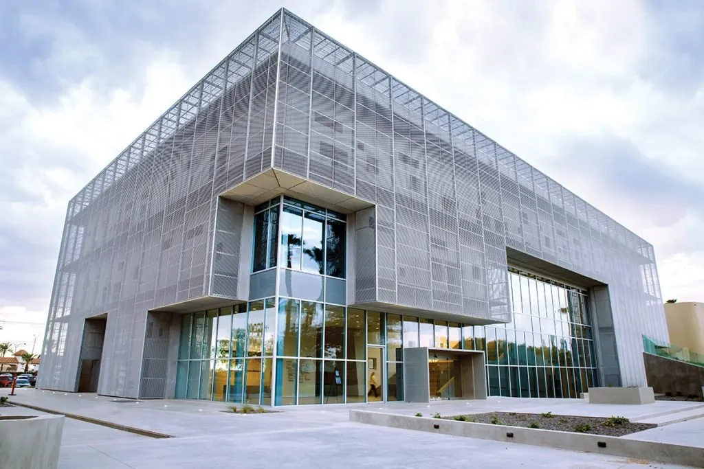 Proyecto Centro de Excelencia en Calidad Empresarial, Mexicali — cancelería y vidrio templado por KBS México